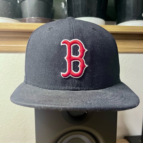 New Era Boston Red Sox Cap 7 3/8 - Picture 1 of 2